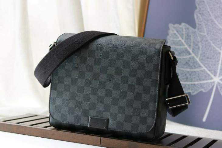 Picture of Louis Vuitton Mens Bags _SKUfw97506877fw